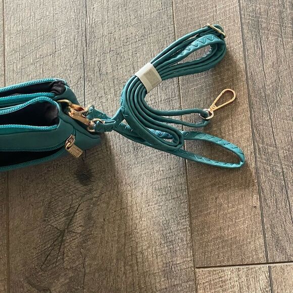 New In Packaging! Green Clutch with Gold Detail. Perfect Formal Accessory! - Picture 5 of 6